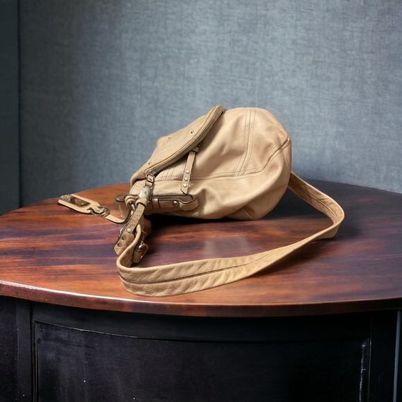 B Makowsky Soft Tan Leather Silver Hardware Bag! - Picture 3 of 12